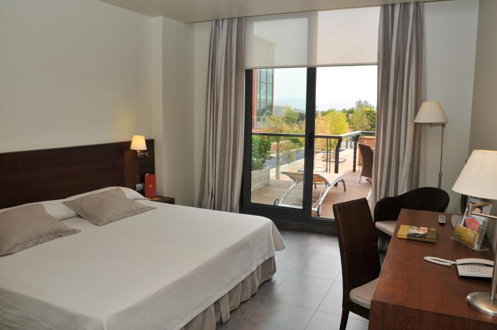 Hotel Barcelona Golf Resort 4 Sup Сан-Естеве-Сесрувірес Номер фото